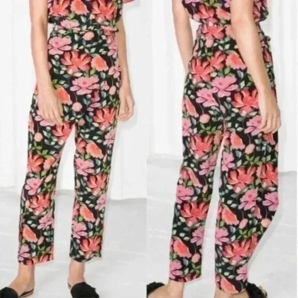 & Other Stories Carot Wrap Floral Cropped Pants in Black/Pink Size 2